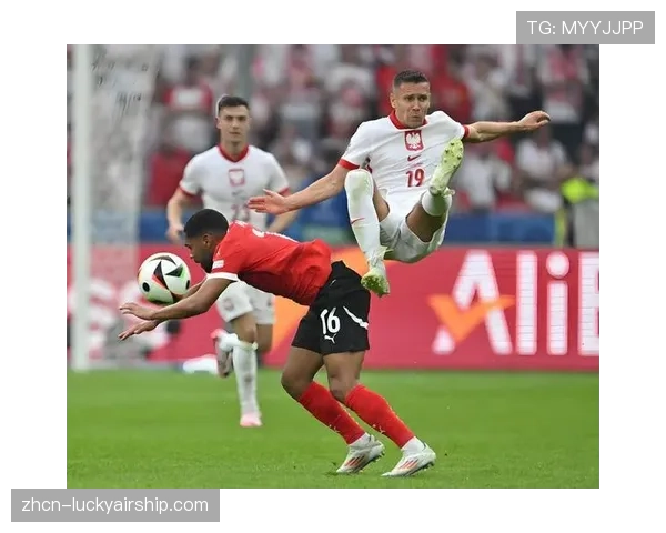 特写:老将帕耶训练后加练定位球,寻求提升进攻端直接贡献 特写:老将帕耶训练后加练定位球,寻求提升进攻端直接贡献