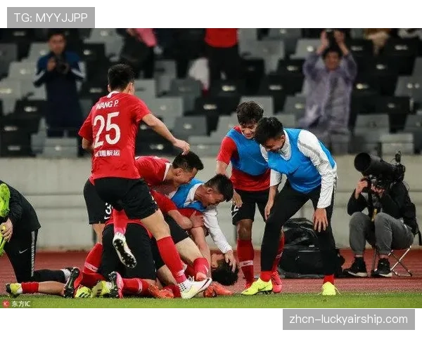 升班马强势表现背后的战术创新与团队凝聚力 升班马强势表现背后的战术创新与团队凝聚力